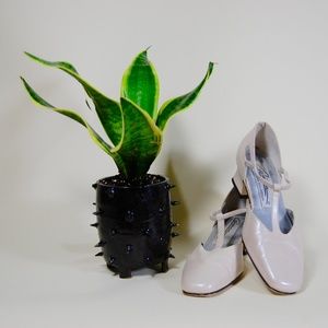 Caressa Cream T-strap low sandal